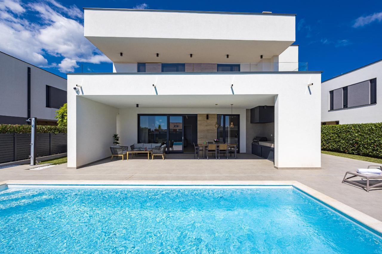 Villa Moon Near The Sea Fažana Exteriör bild